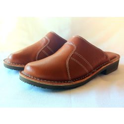 Papucs vörösesbarna barkás bőr