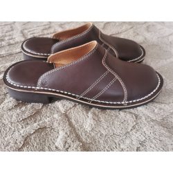  Étcsoki színű bőr papucs