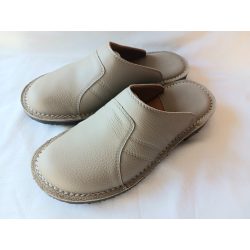 Bézs barkás bőr papucs